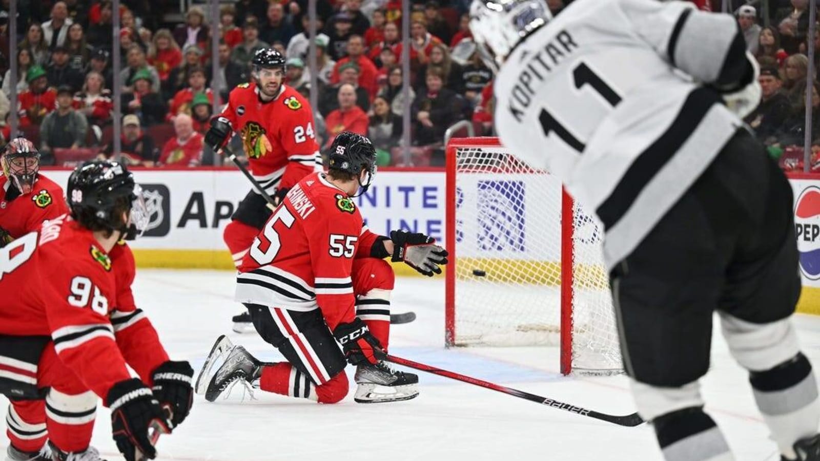 Cam Talbot, Kings cool off Blackhawks in 5-0 victory