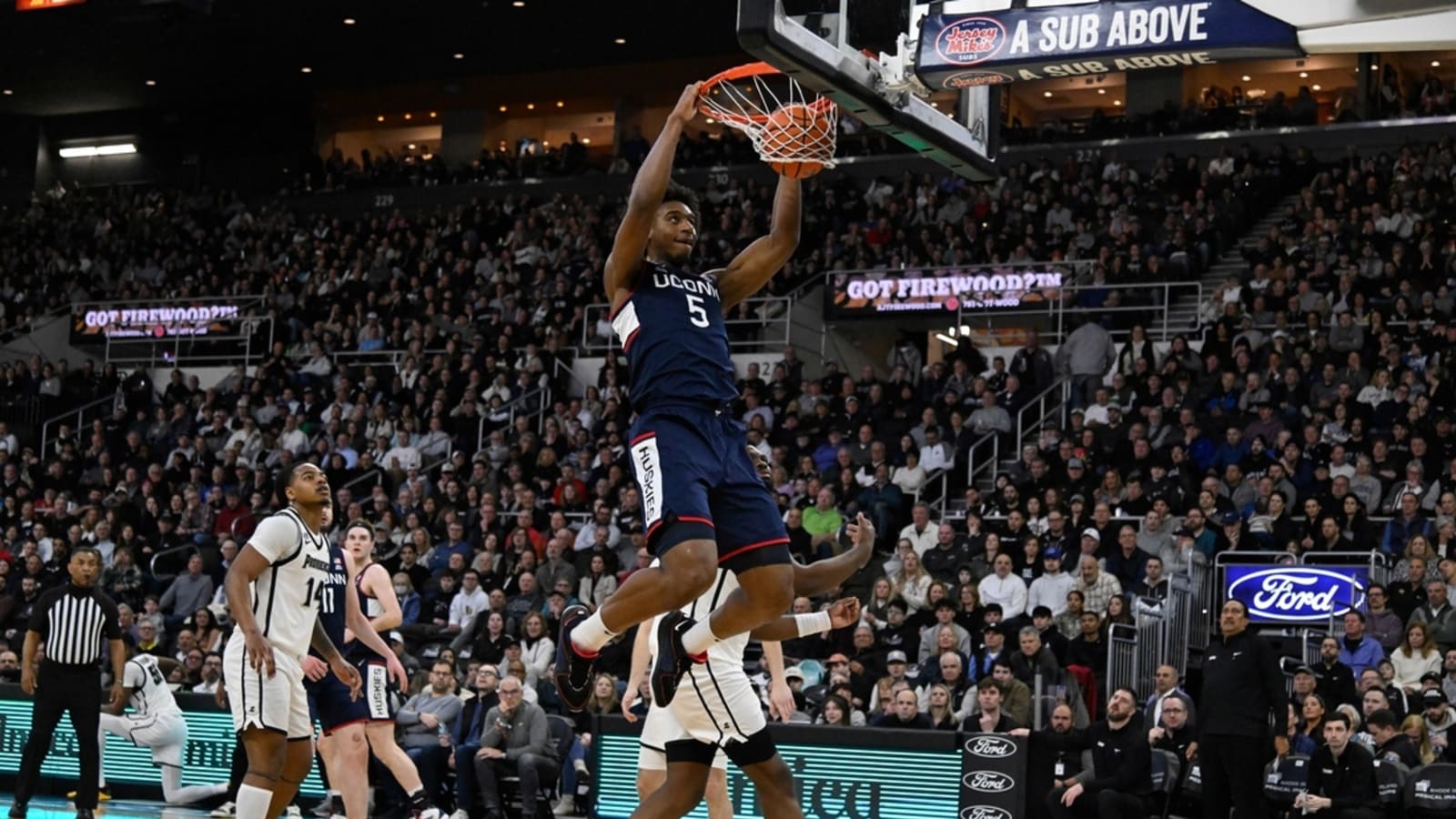Tarris Reed Jr. powers UConn past Providence