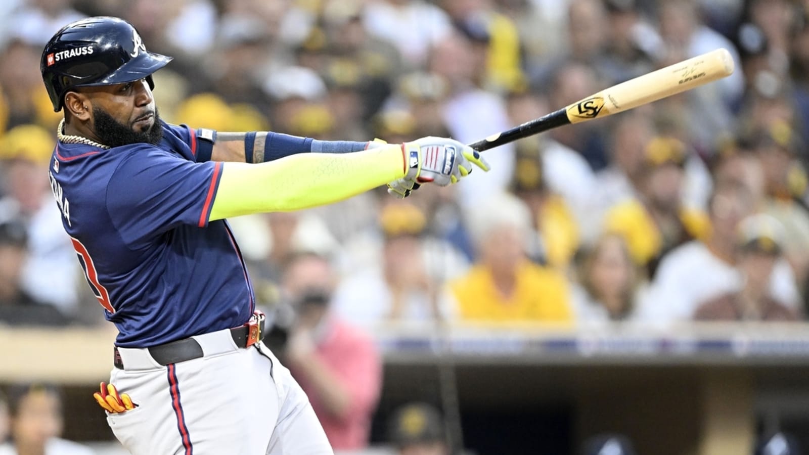 Braves pick up Ozuna&#39;s $16M option, decline D&#39;Arnaud&#39;s
