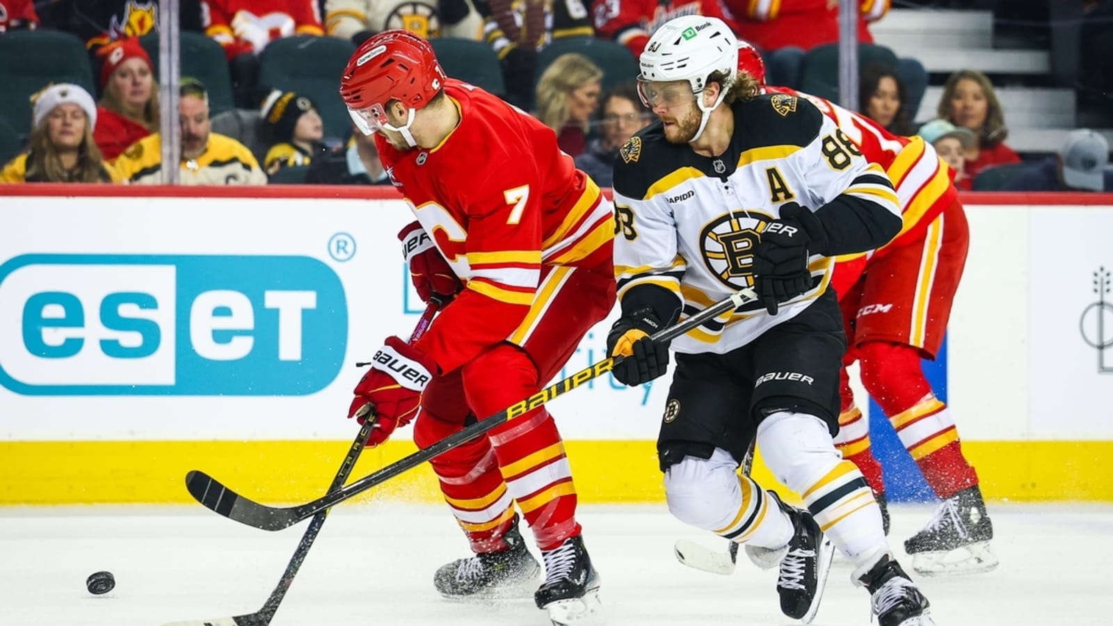 Bruins rally, douse Flames on David Pastrnak&#39;s OT winner