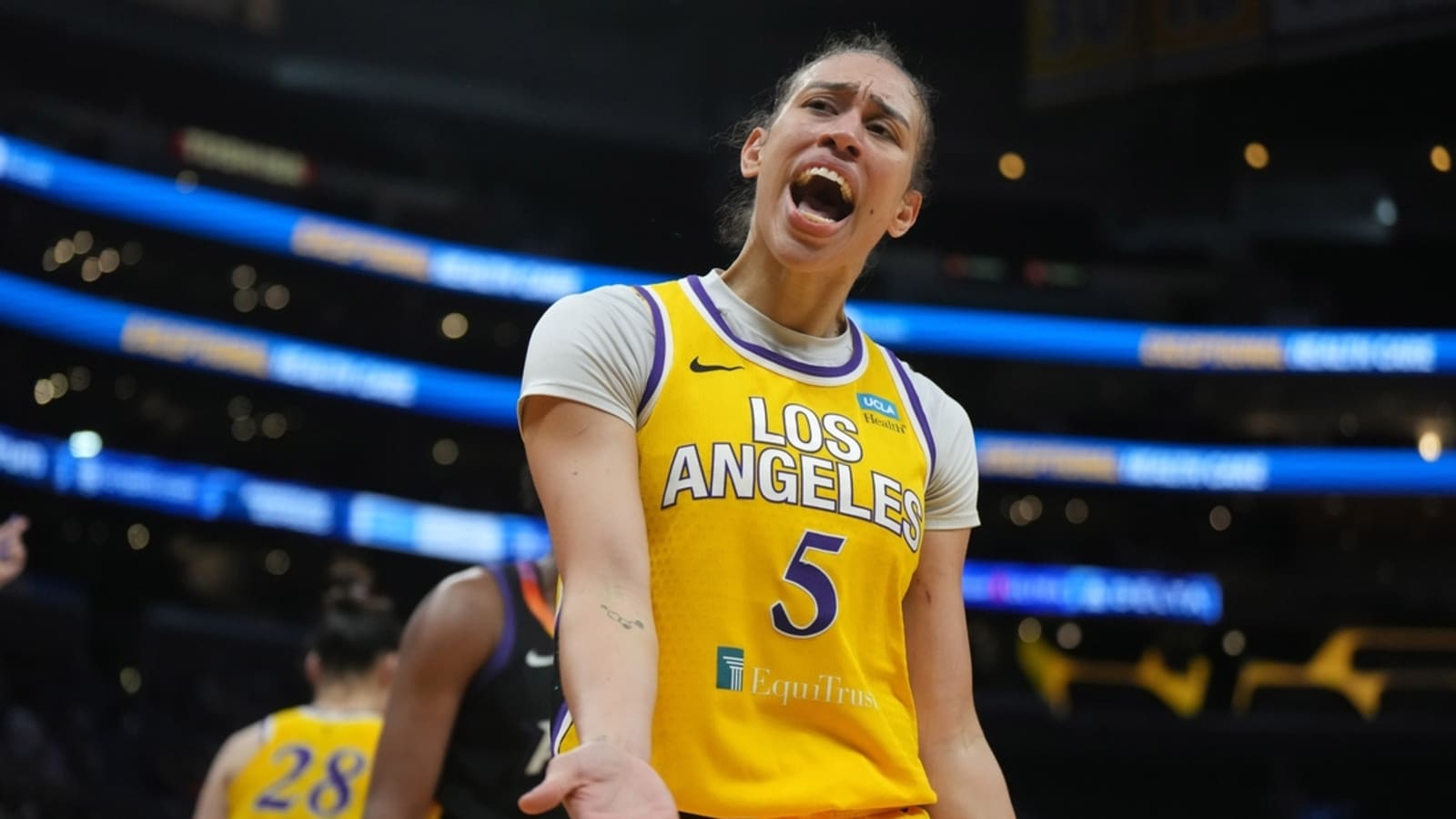 Sparks F Dearica Hamby wins Sportsmanship Award
