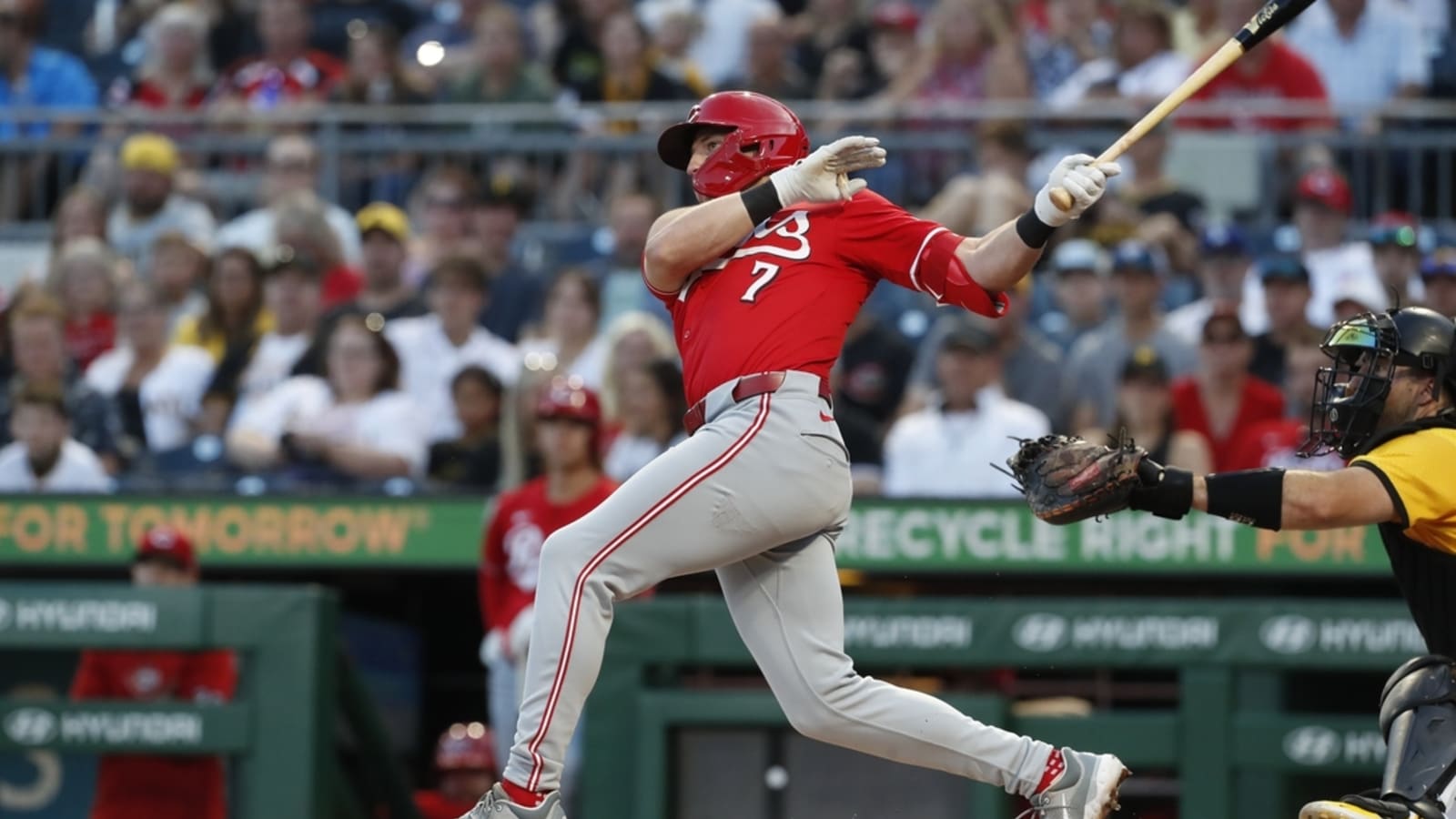 Pirates erase five-run deficit, down Reds