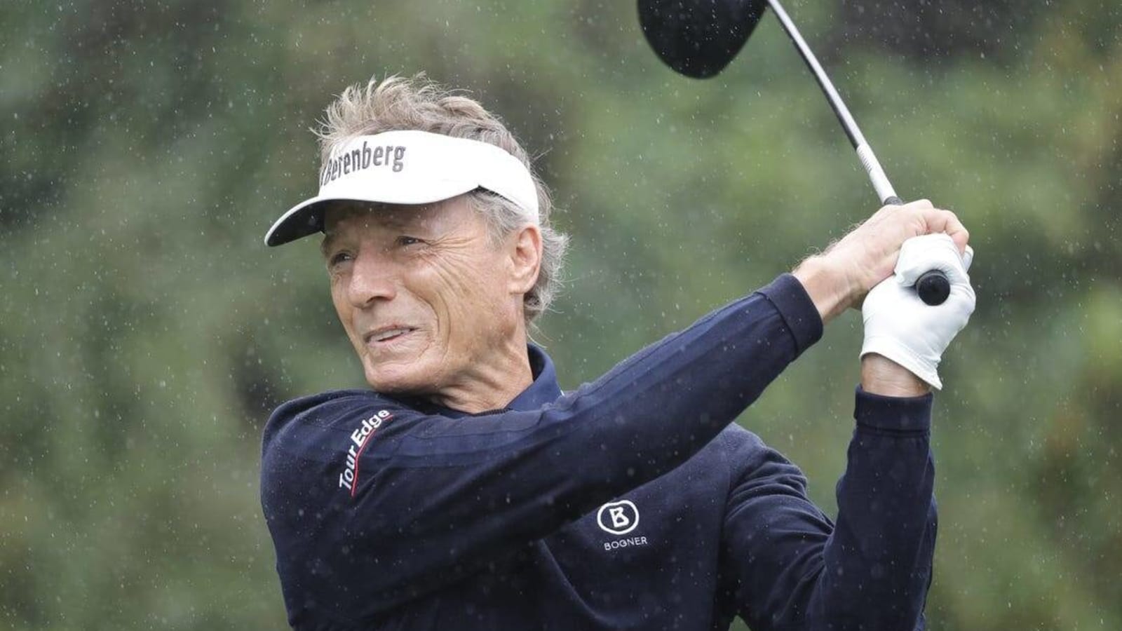 Bernhard Langer tears Achilles tendon