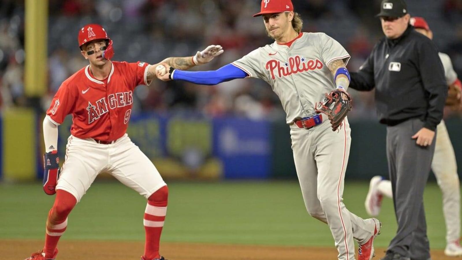 Angels shake off slump, rally for win over Phillies