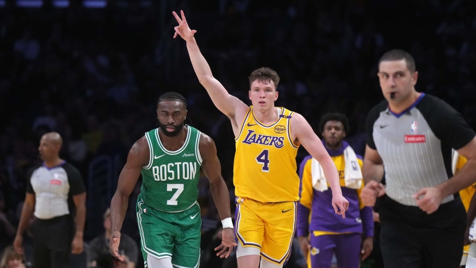 Anthony Davis leads surging Lakers past Celtics