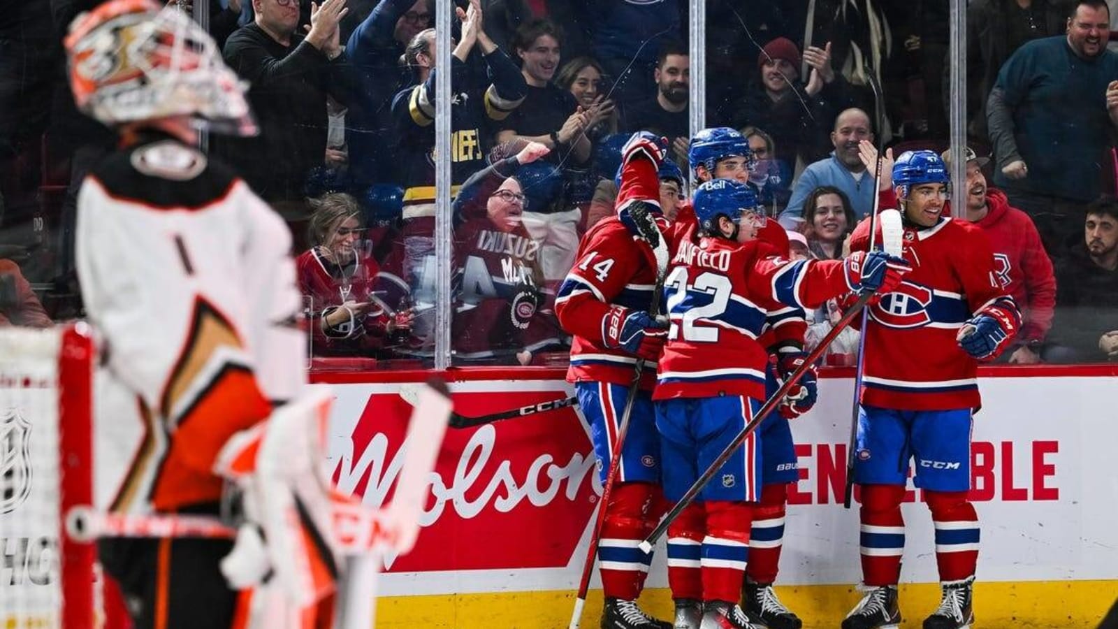 Nick Suzuki, Canadiens dominate Ducks