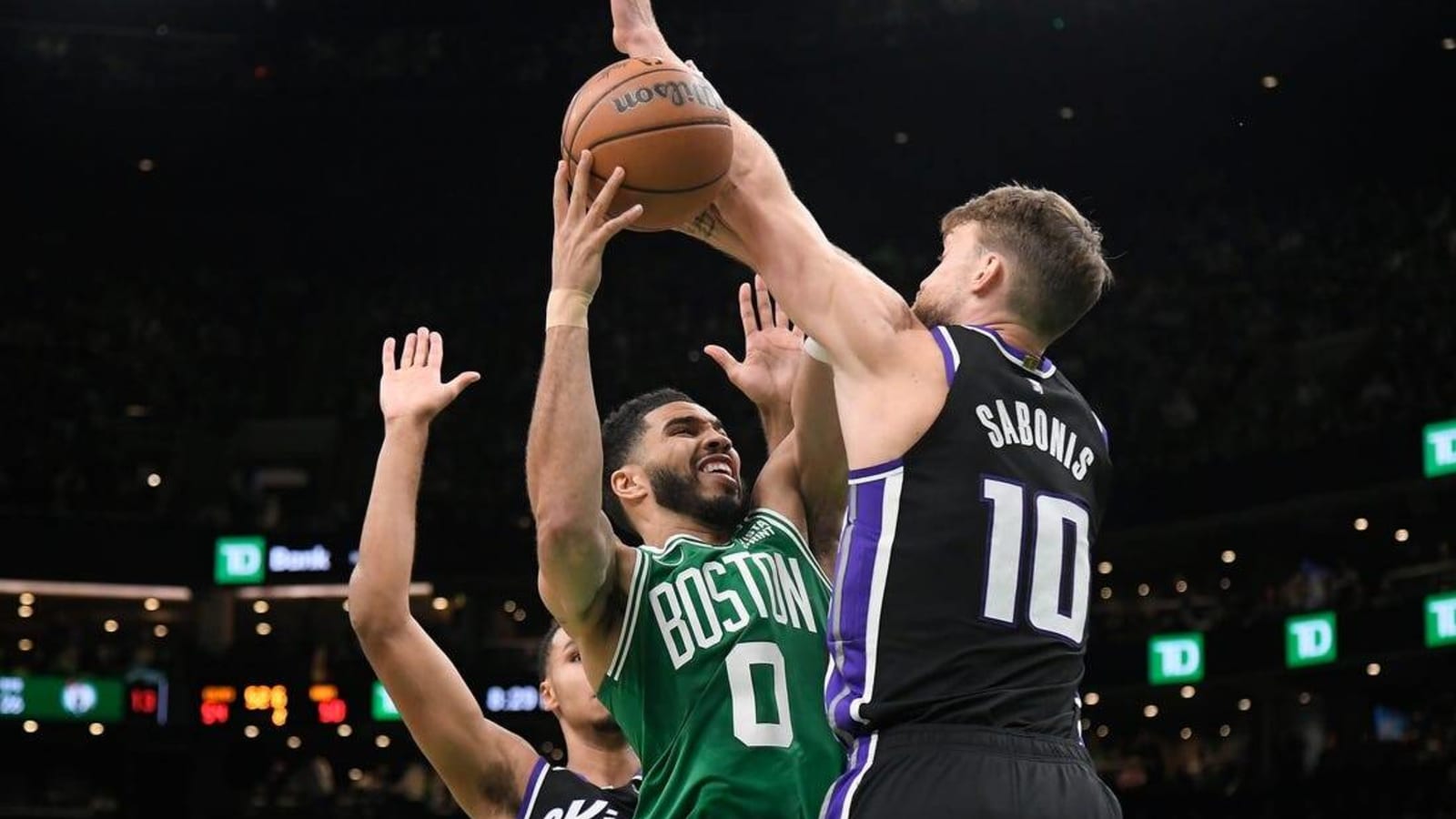 Kings rally from 19 down, but Celtics win on late shot