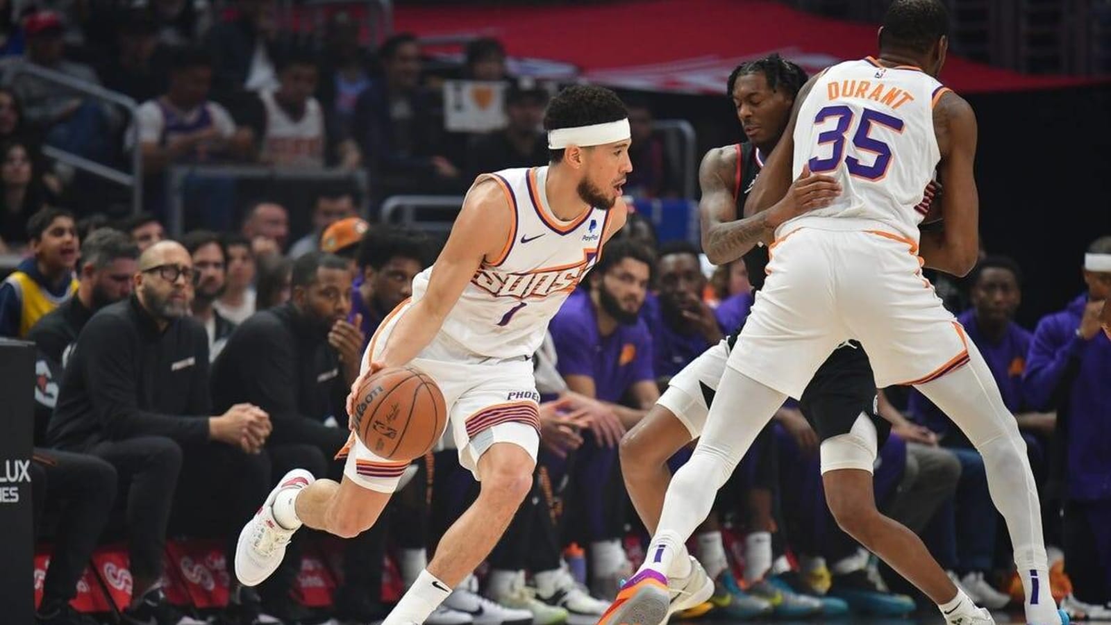 Devin Booker, Suns pull away from Clippers