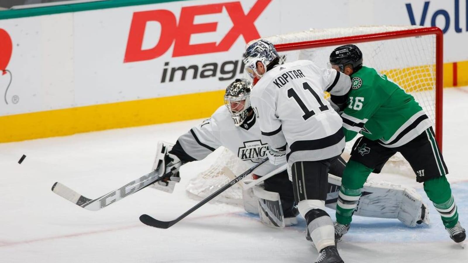 Stars roll past Kings to complete season sweep