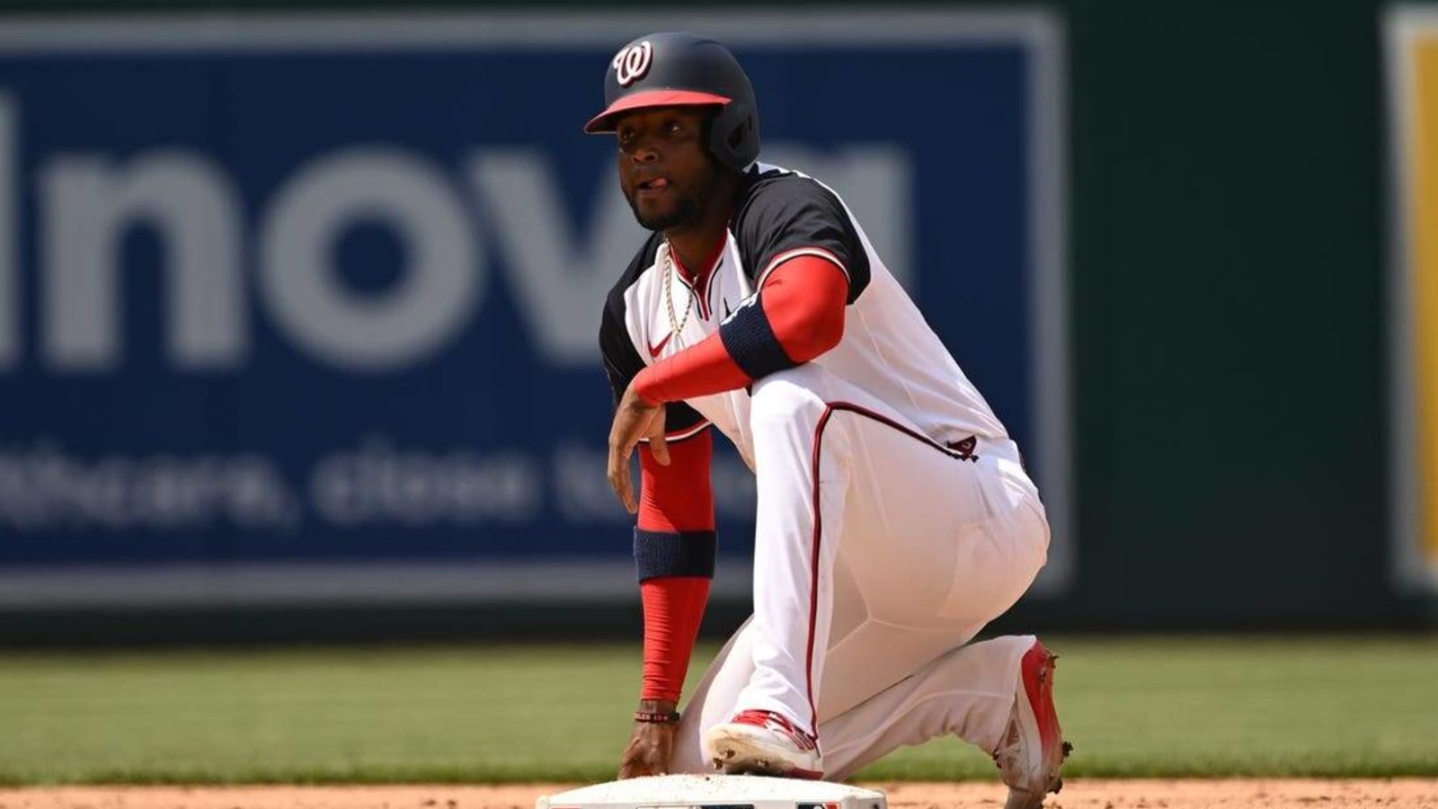 Reports: Mariners sign free agent OF Victor Robles