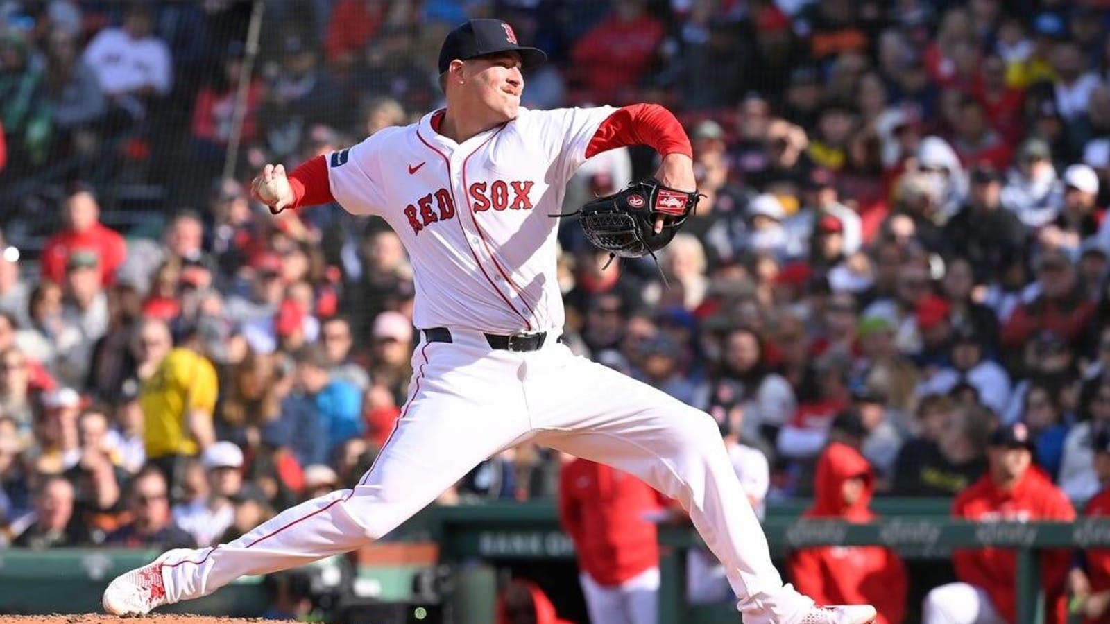 Riding strong pitching staff, Red Sox eye sweep of Giants