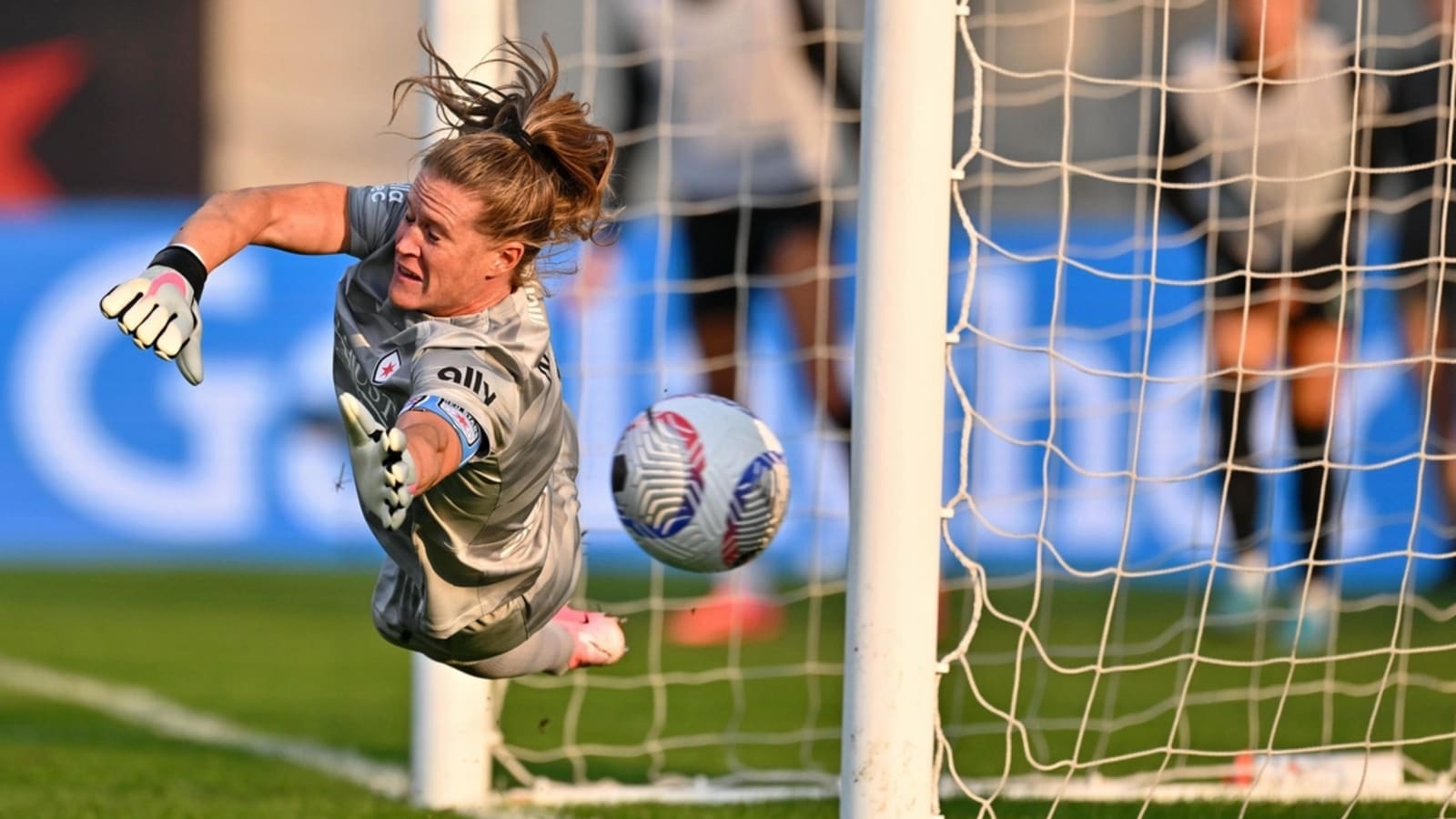 Chicago Red Stars unveil new name, logo