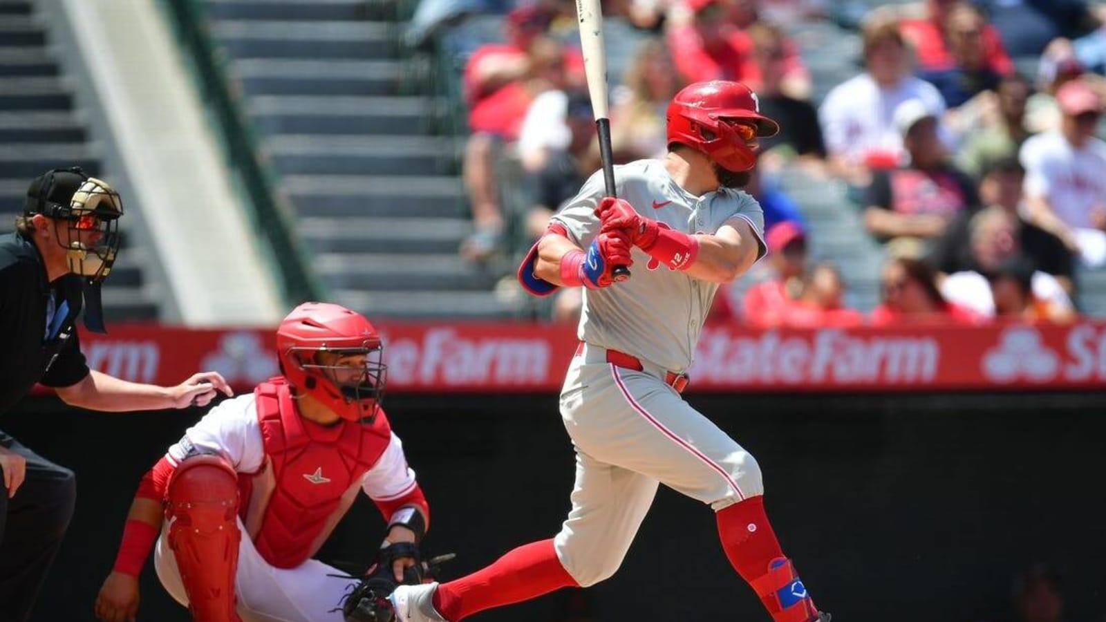 Kyle Schwarber provides offense as Phillies edge Angels