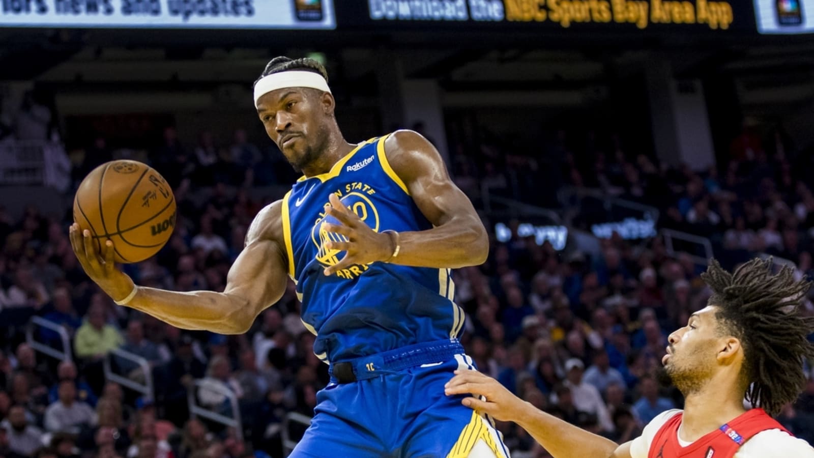 Warriors aim to stay hot, dent Kings&#39; playoff hopes