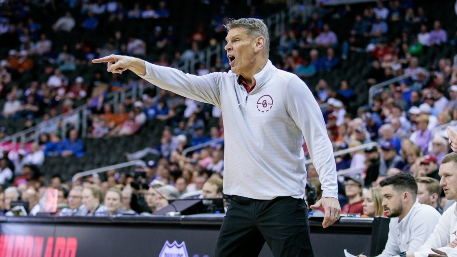 Oklahoma starts fast, drubs Lindenwood in season opener