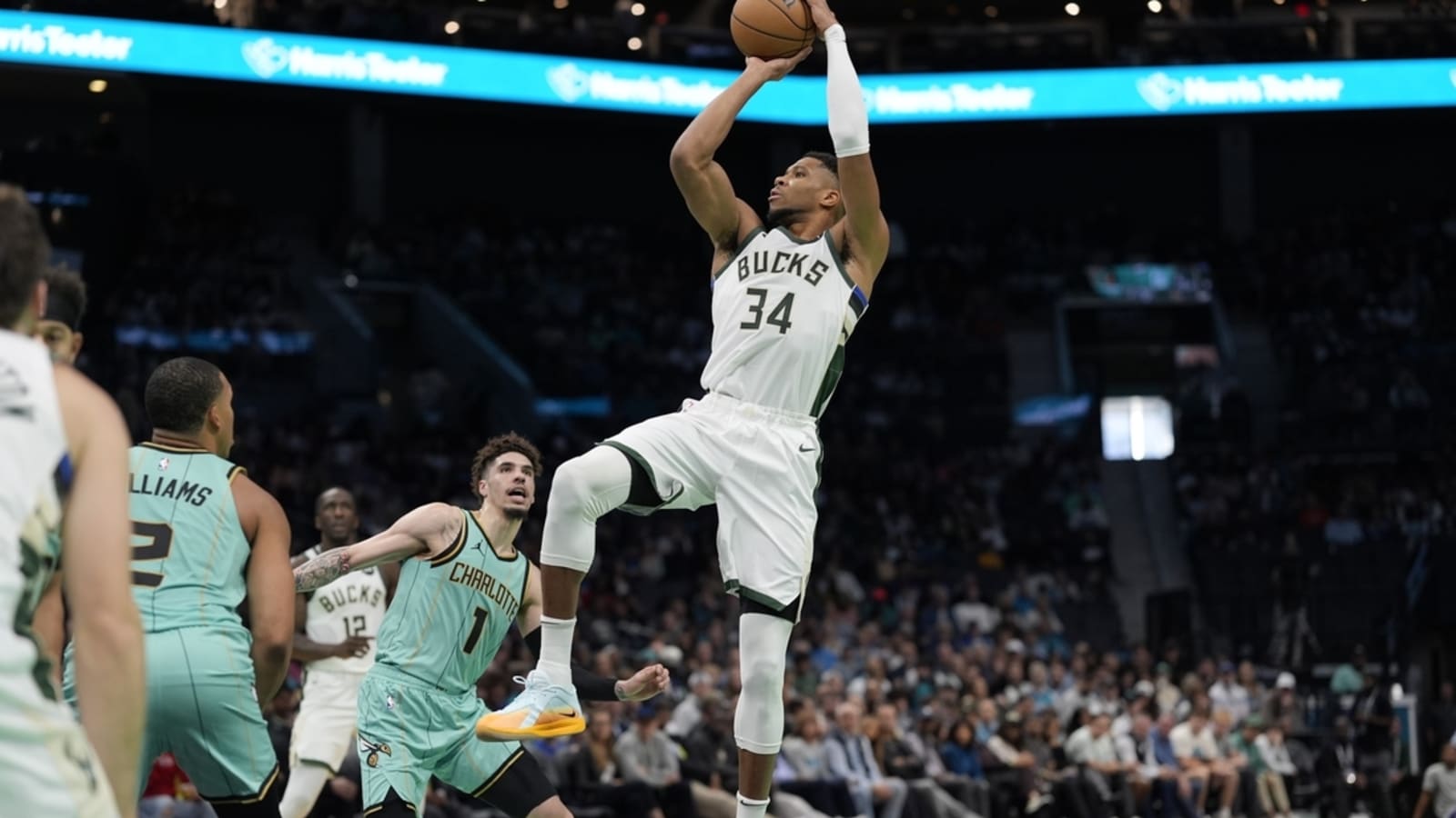 LaMelo Ball carries Hornets past Bucks 115-114