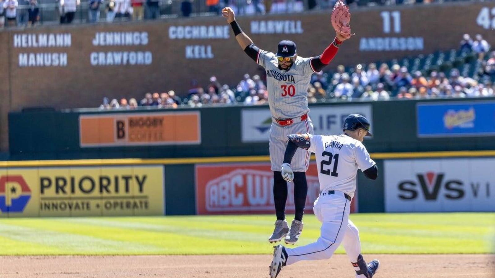 Simeon Woods Richardson gets first MLB win, Twins sweep Tigers