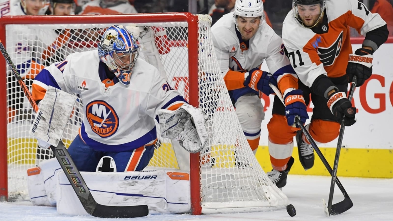 Islanders silence Flyers for sixth straight win