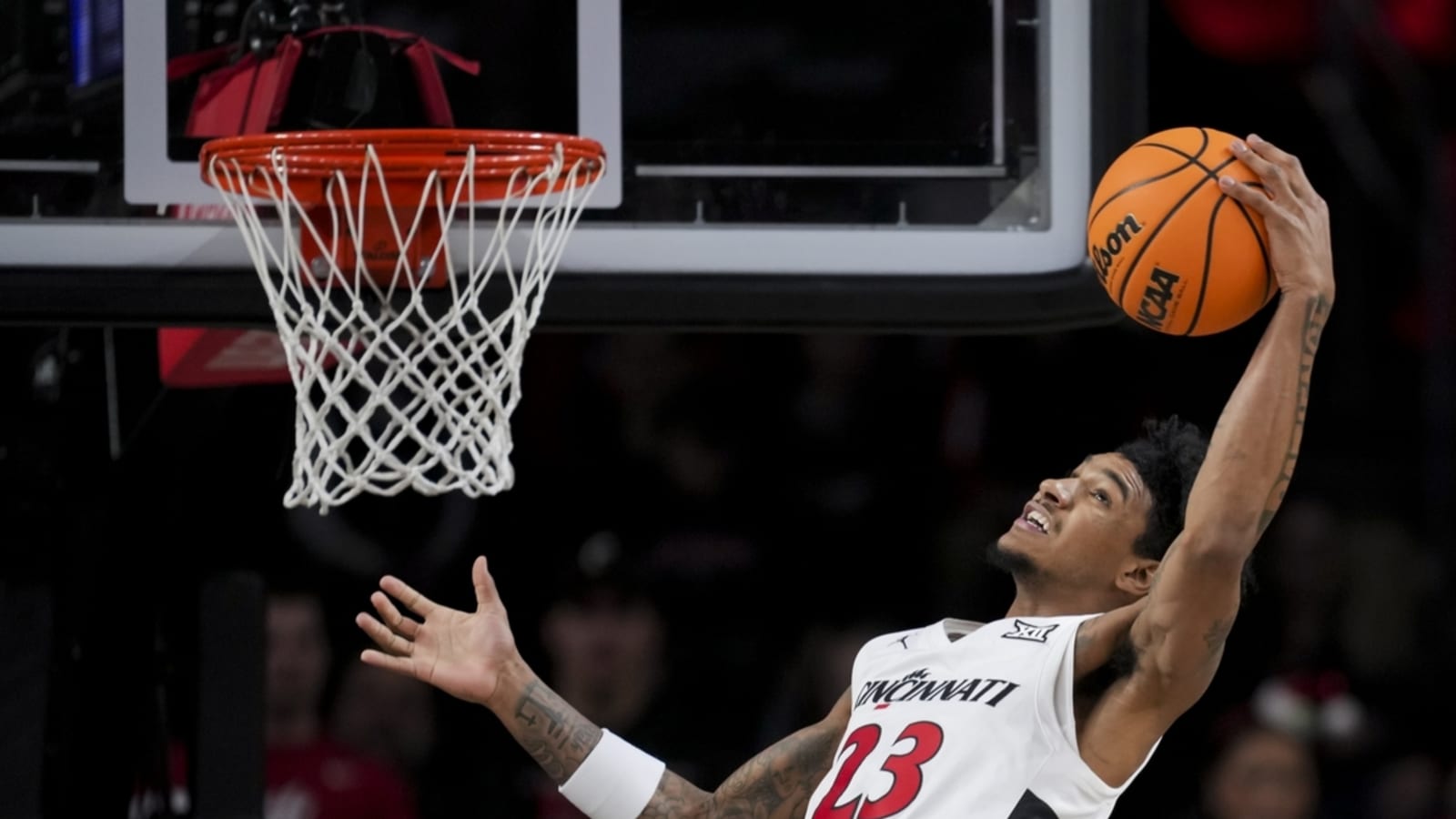 No. 19 Cincinnati controls the paint in win over Grambling