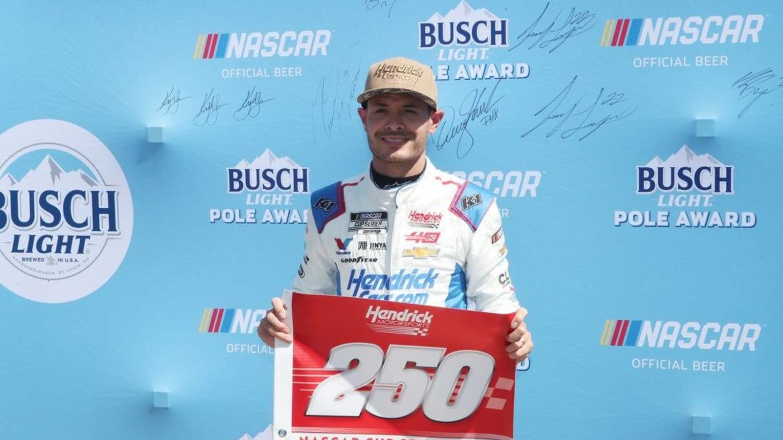 Kyle Larson captures third consecutive pole in Texas