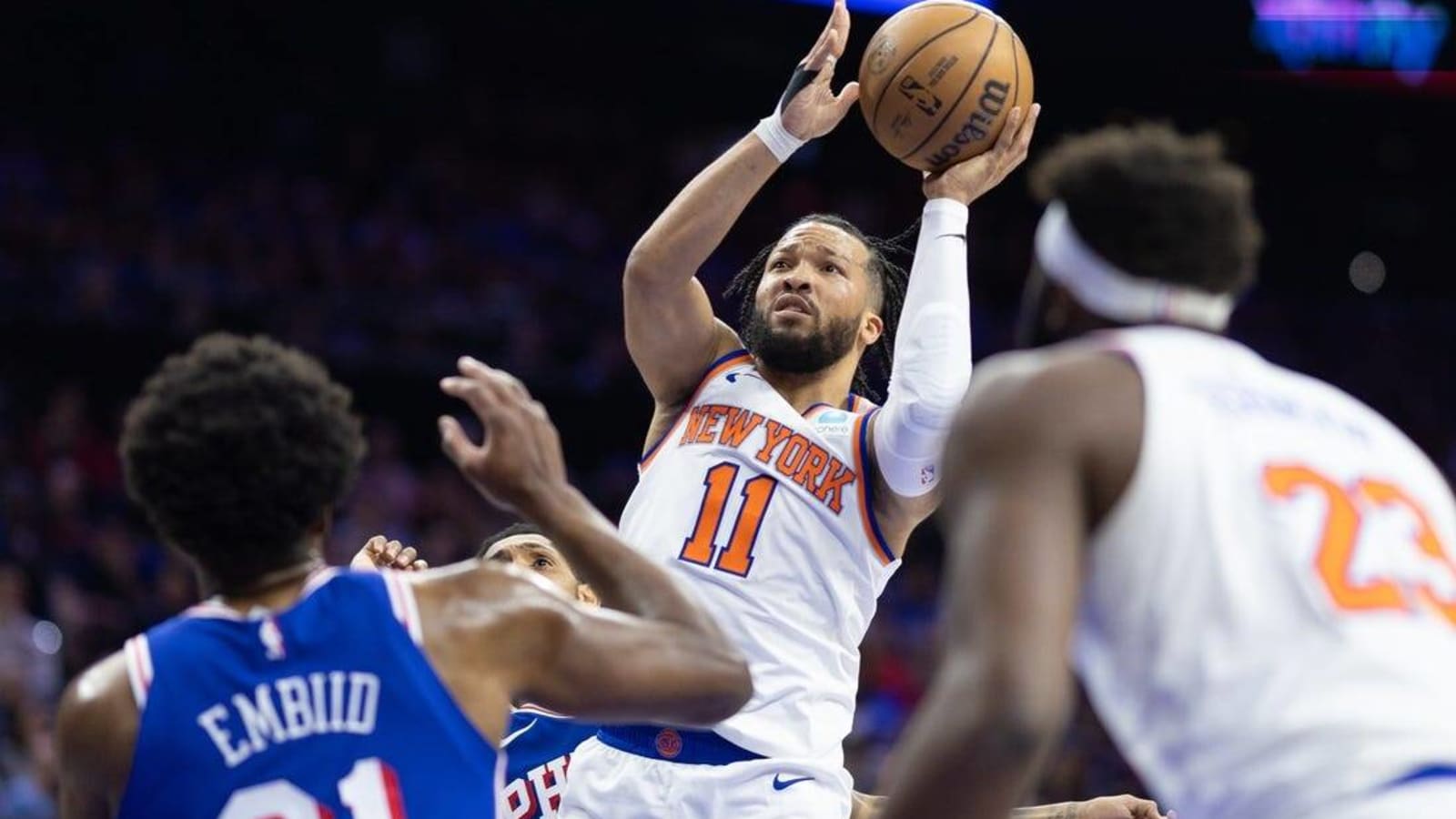 Knicks hold off 76ers for series-clinching win