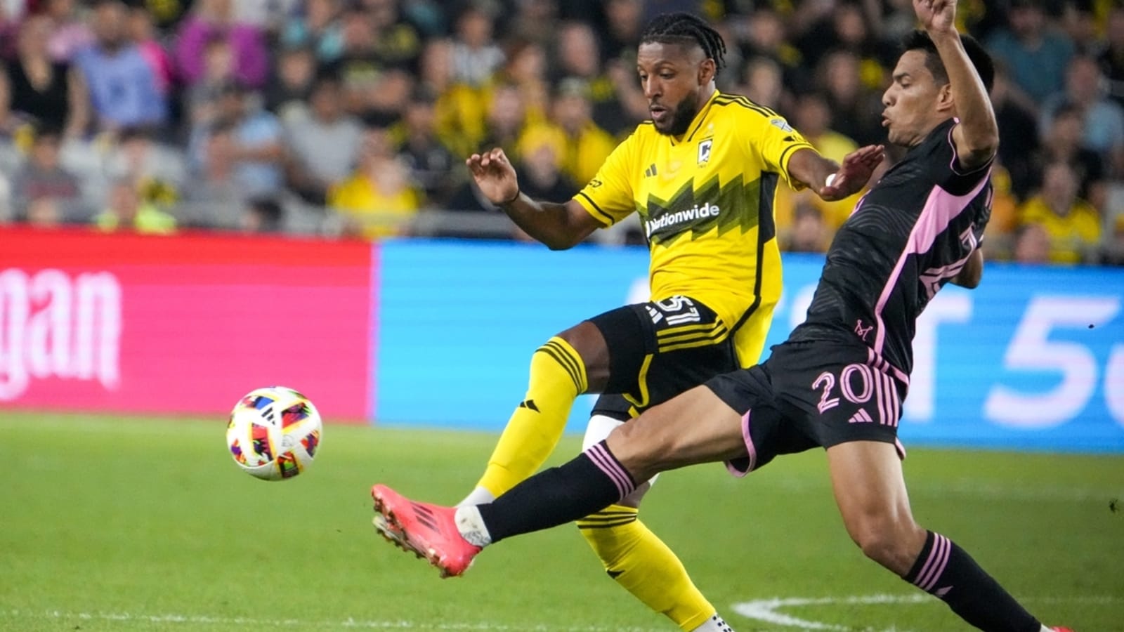 Crew&#39;s Steven Moreira voted MLS Defender of Year