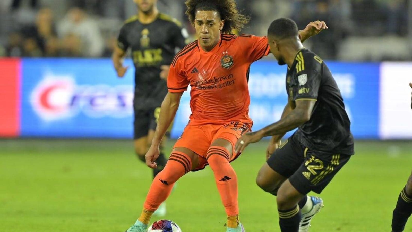 Dynamo sign M Coco Carrasquilla to new contract