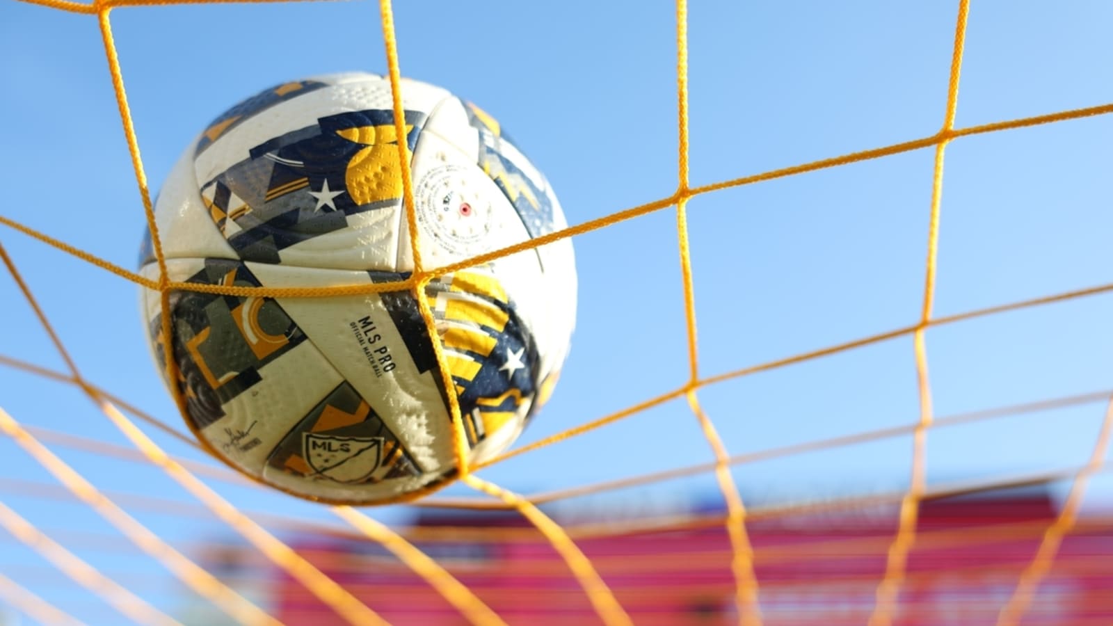 Dynamo sign rookie GK Blake Gillingham