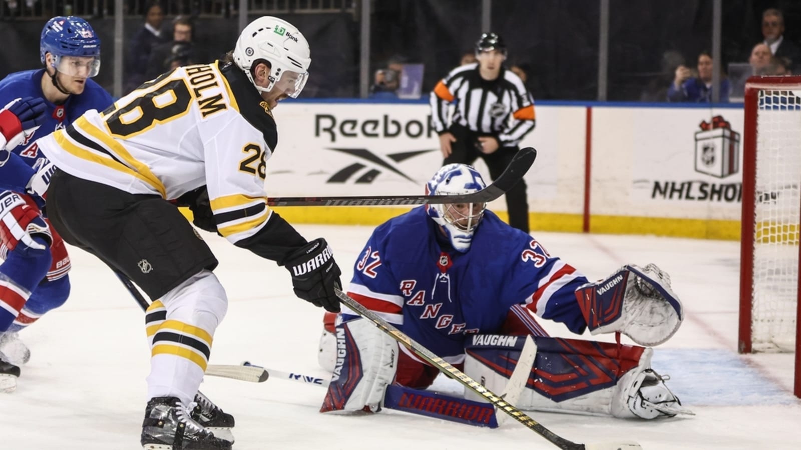 David Pastrnak&#39;s hat trick leads Bruins over Rangers