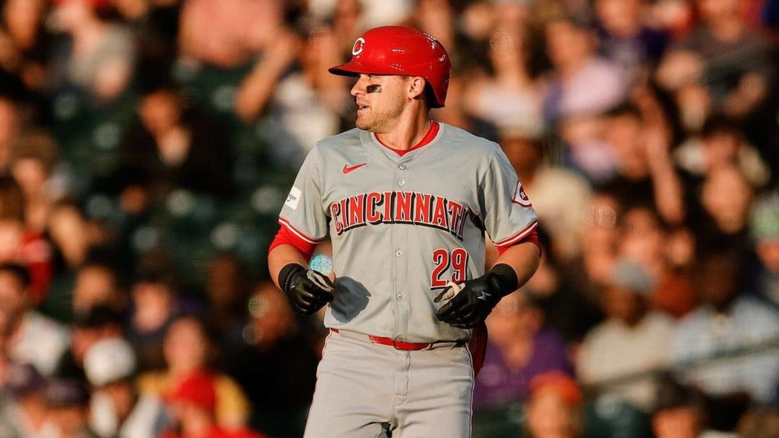 Reds score in 5 straight innings, crush Rockies