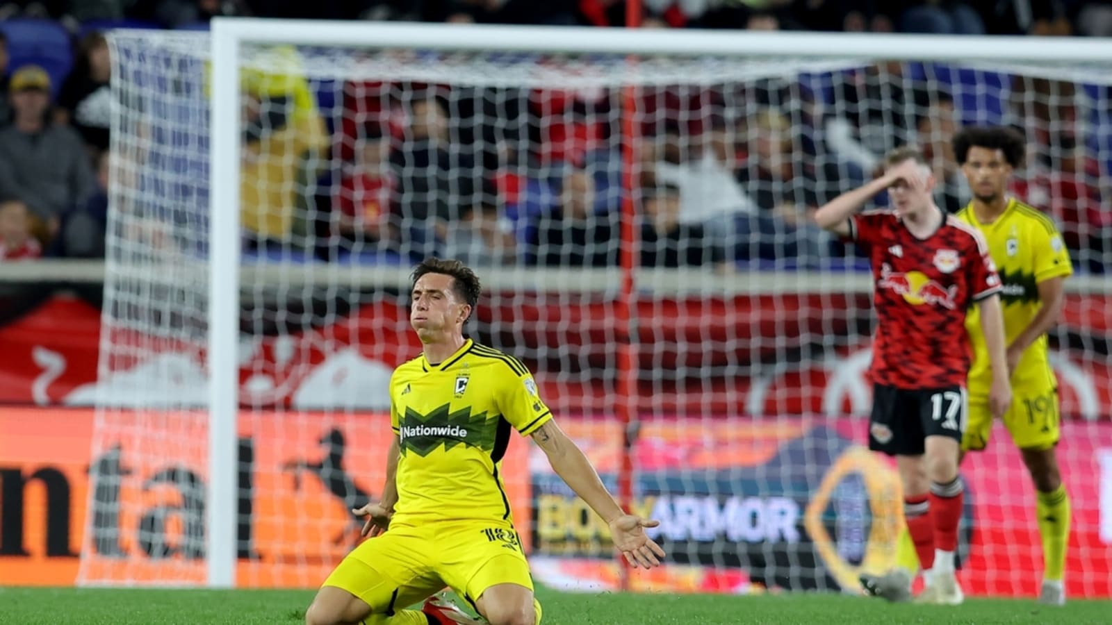 Malte Amundsen&#39;s late goal lifts Crew past Red Bulls