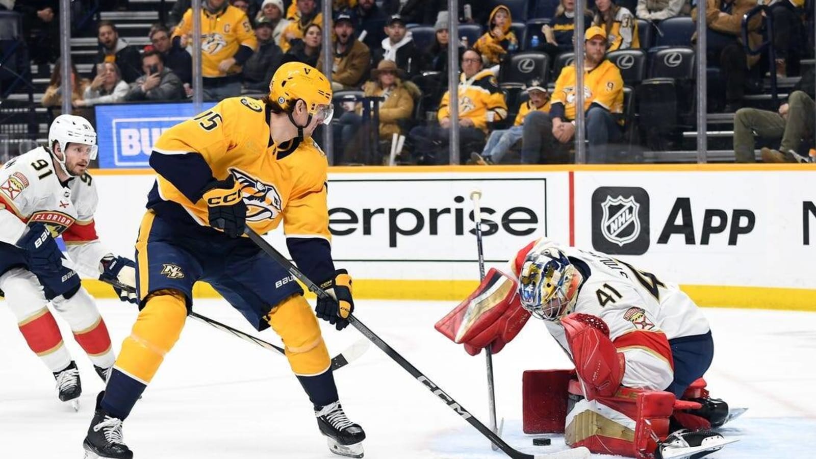 Panthers top Predators, extend road mastery