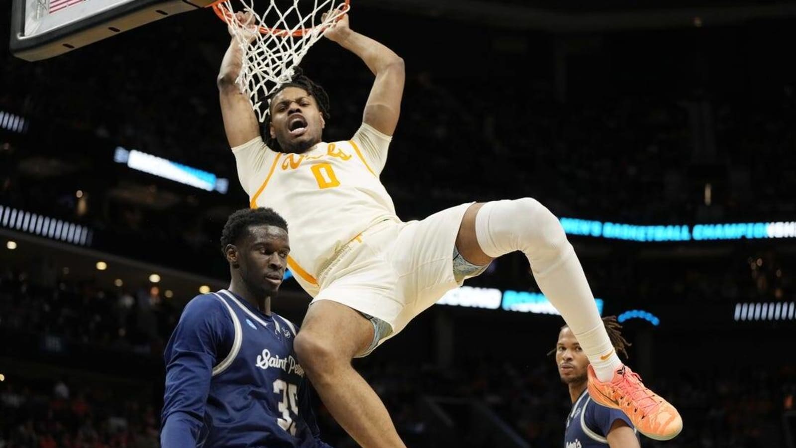 No. 2 Tennessee jumps on top early, slams Saint Peter&#39;s