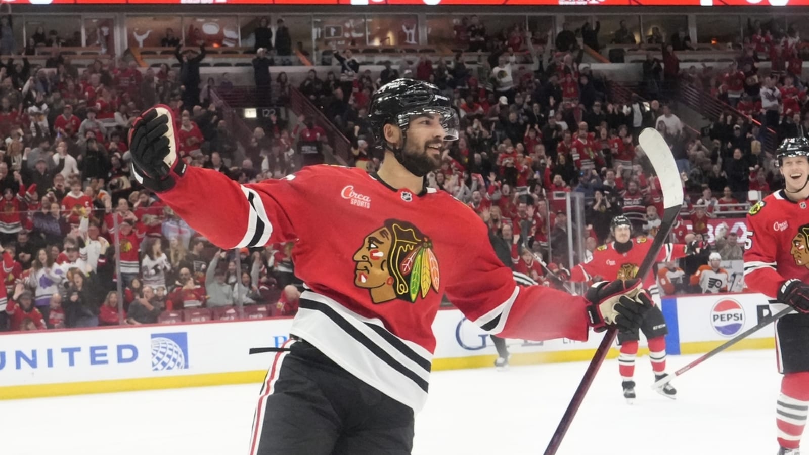 Blackhawks halt 7-game slide, extend Flyers&#39; woes