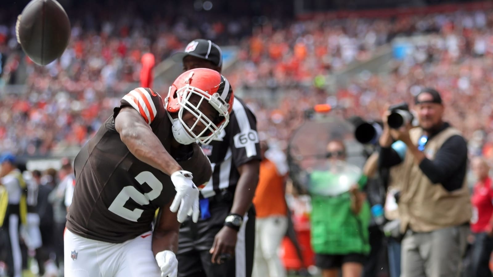 Bills punch up offense with Amari Cooper trade, face Titans