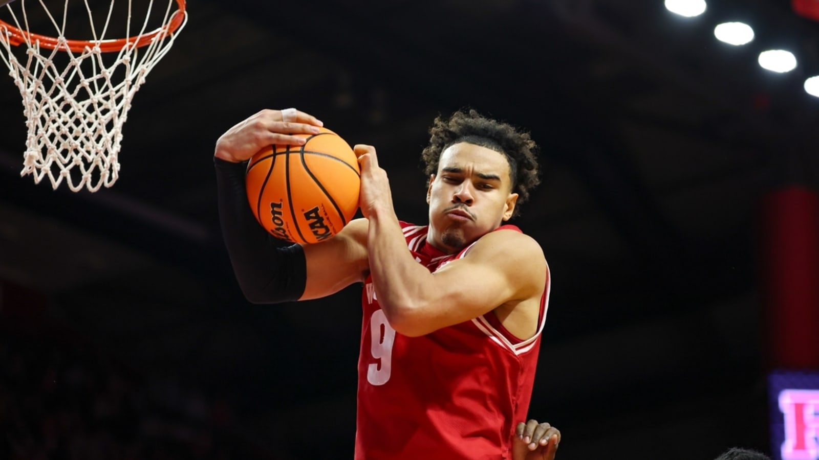 Steven Crowl helps Wisconsin rout Minnesota