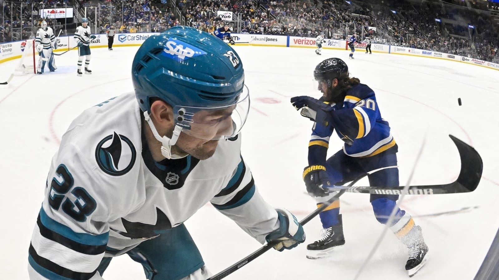 Jordan Binnington ties Blues&#39; wins record in shootout vs. Sharks