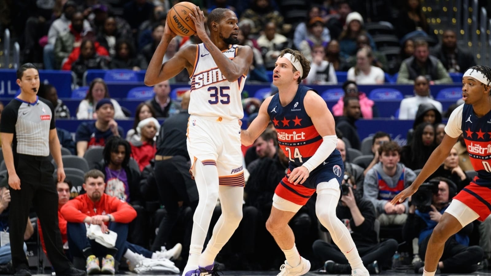 Devin Booker (37 points) pushes Suns past Wizards