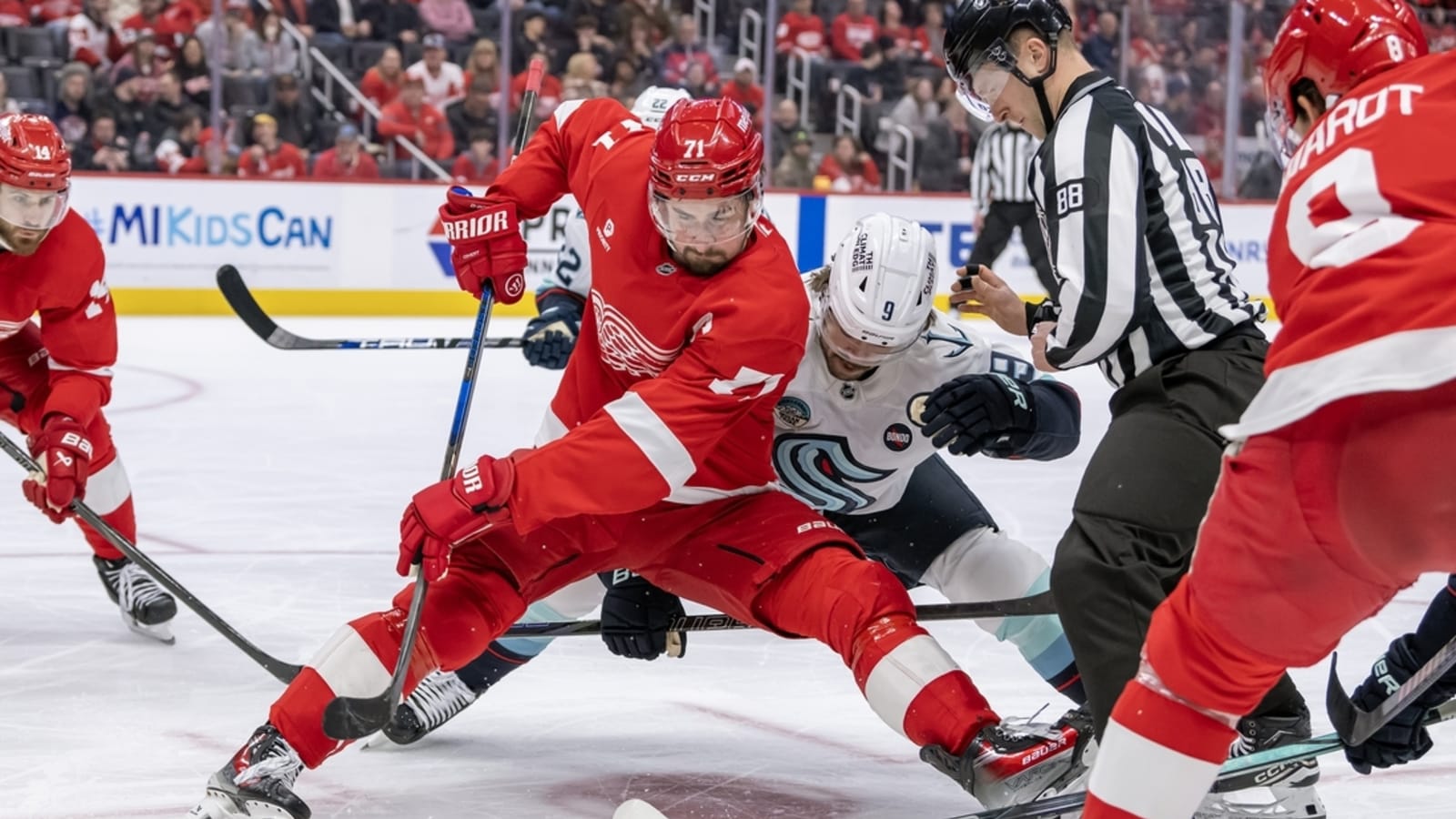 Hosting Sharks, Wings aim to make it eight straight wins