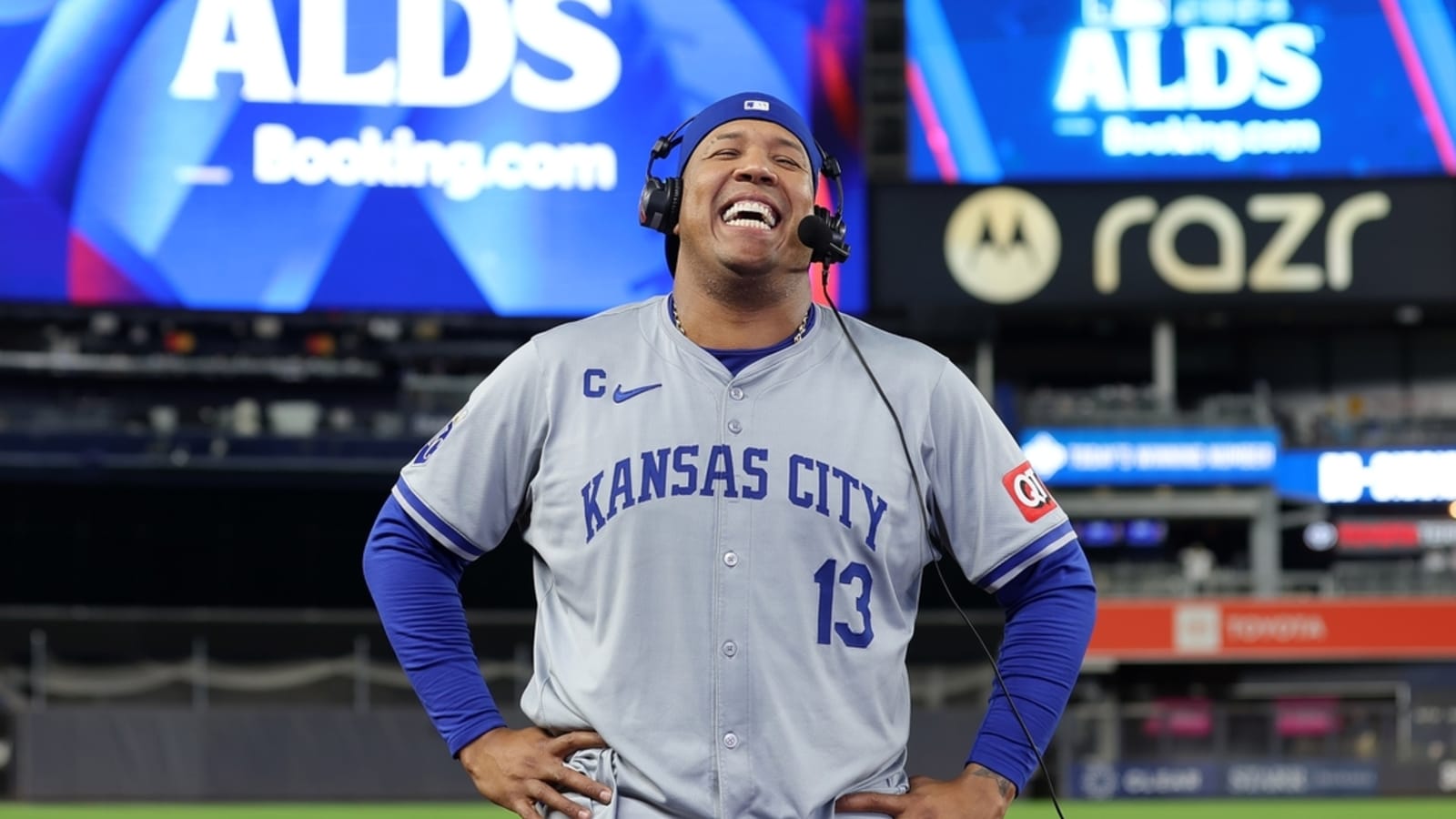 Royals C Salvador Perez receives Roberto Clemente Award