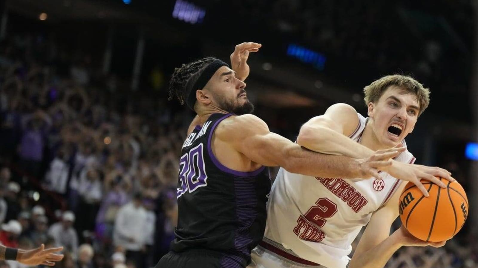 No. 4 Alabama holds off No. 12 Grand Canyon, advances to Sweet 16