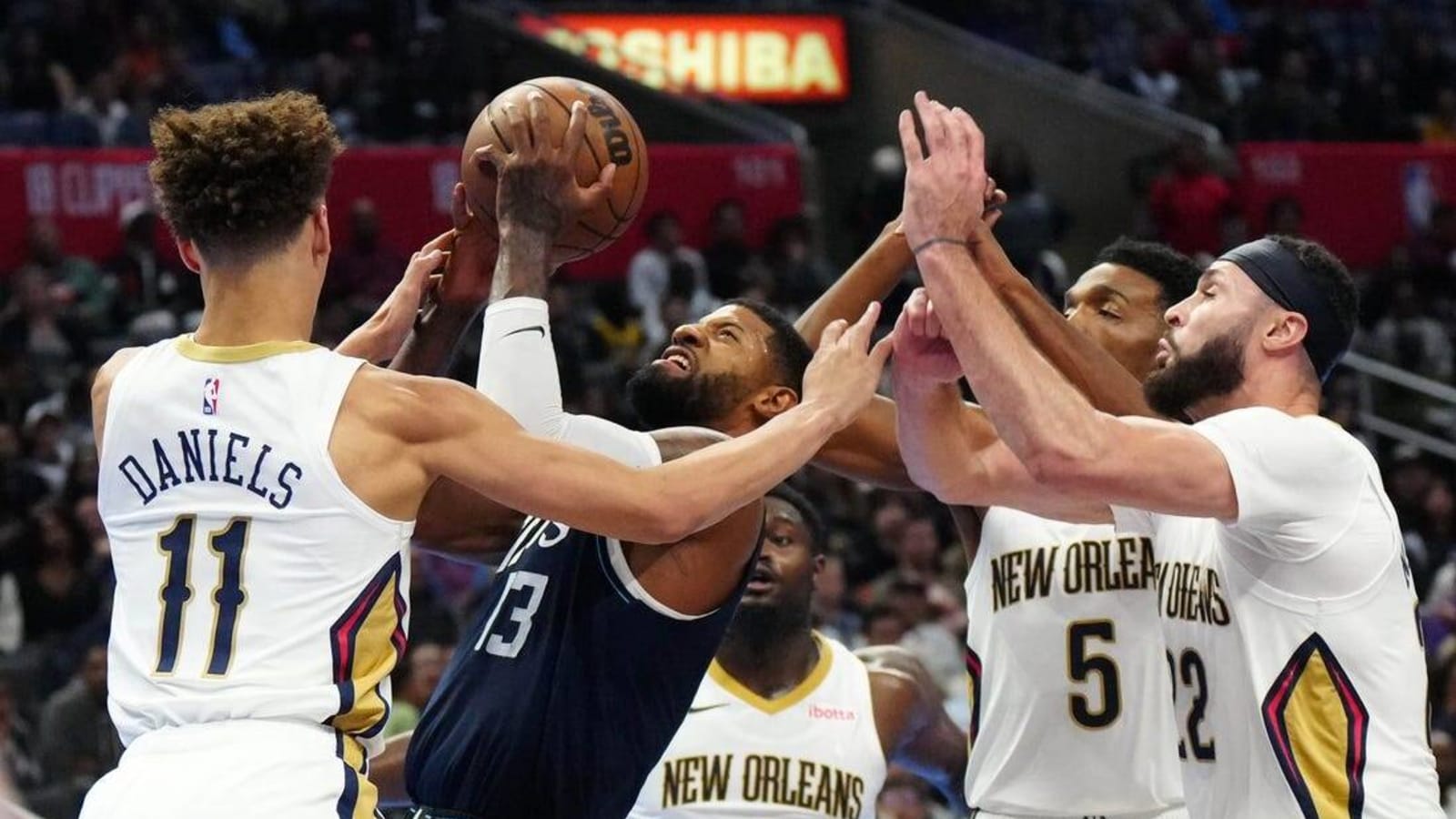 Clippers look to add to cushion over Pelicans