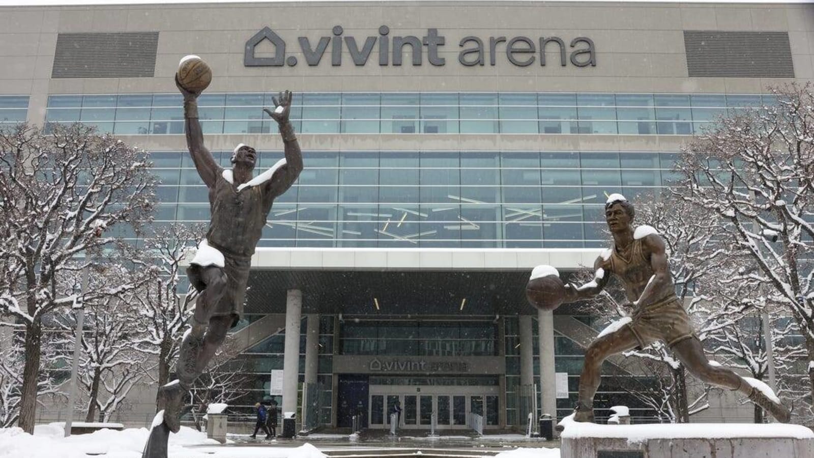 Sale of NHL&#39;s Coyotes, relocation to Utah approved