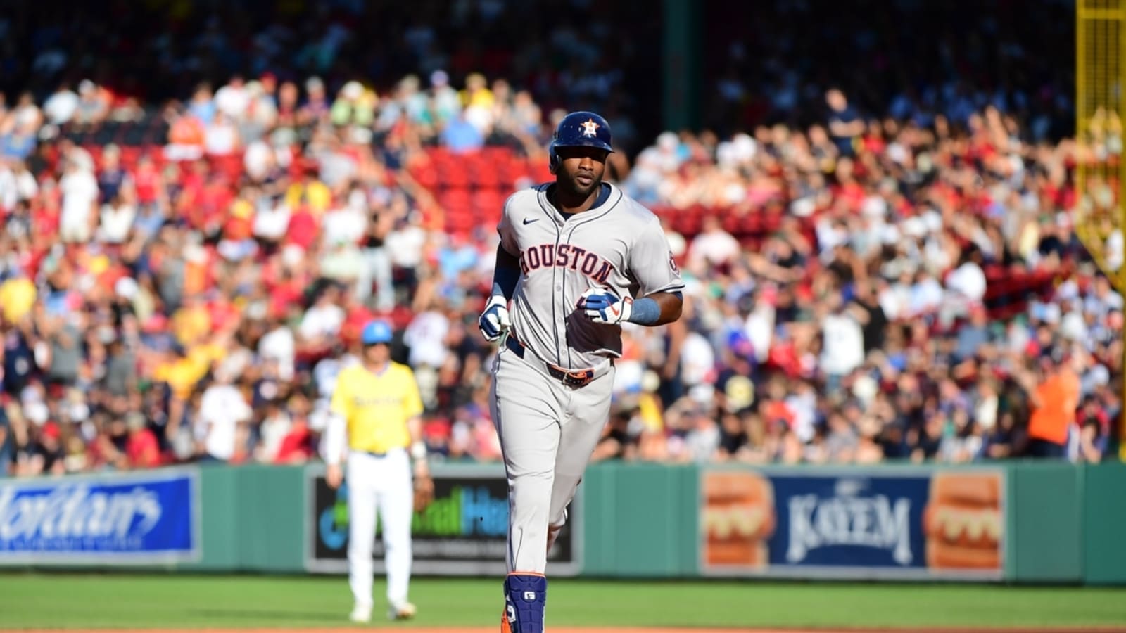 Yordan Alvarez, Spencer Arrighetti lead Astros over Red Sox