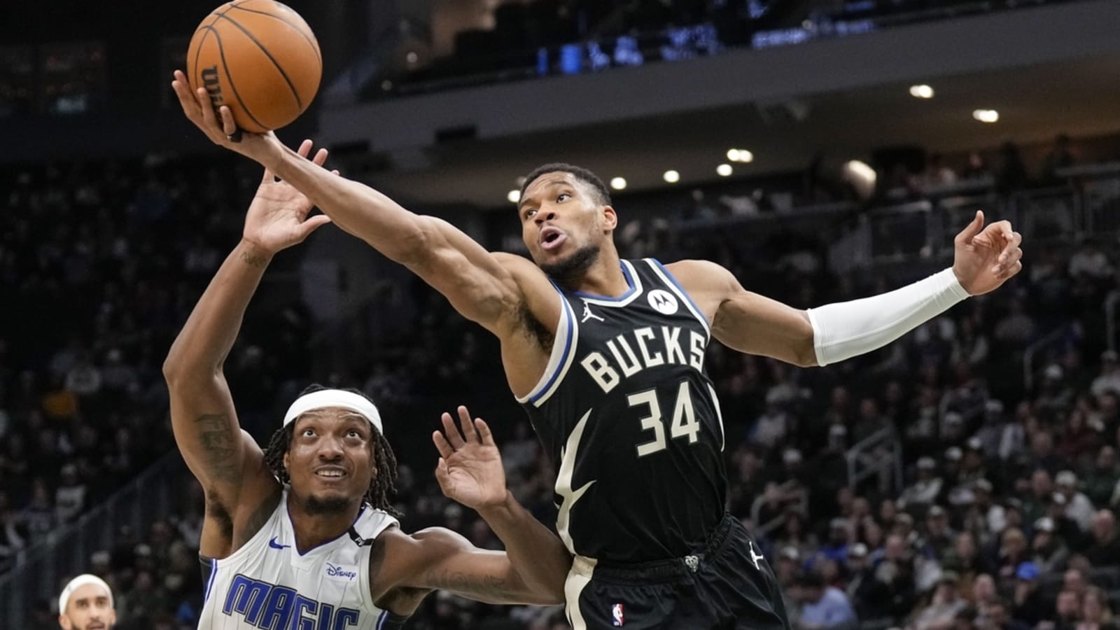Damian Lillard puts up 30 as Bucks blast Magic