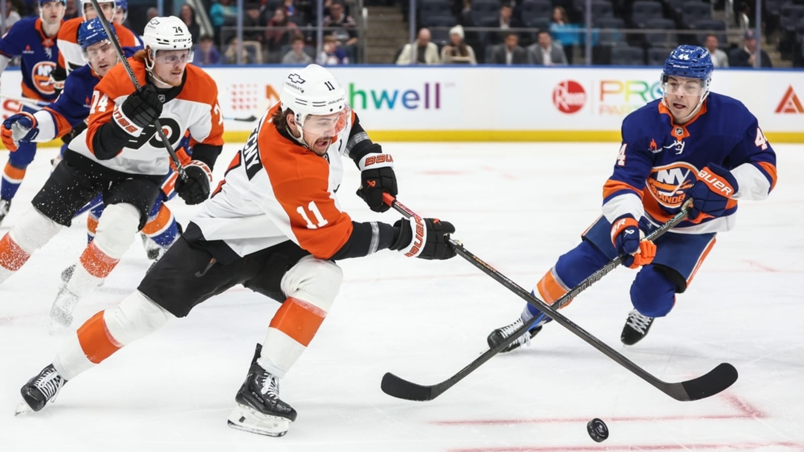 Flyers extend sudden surge, dump Islanders