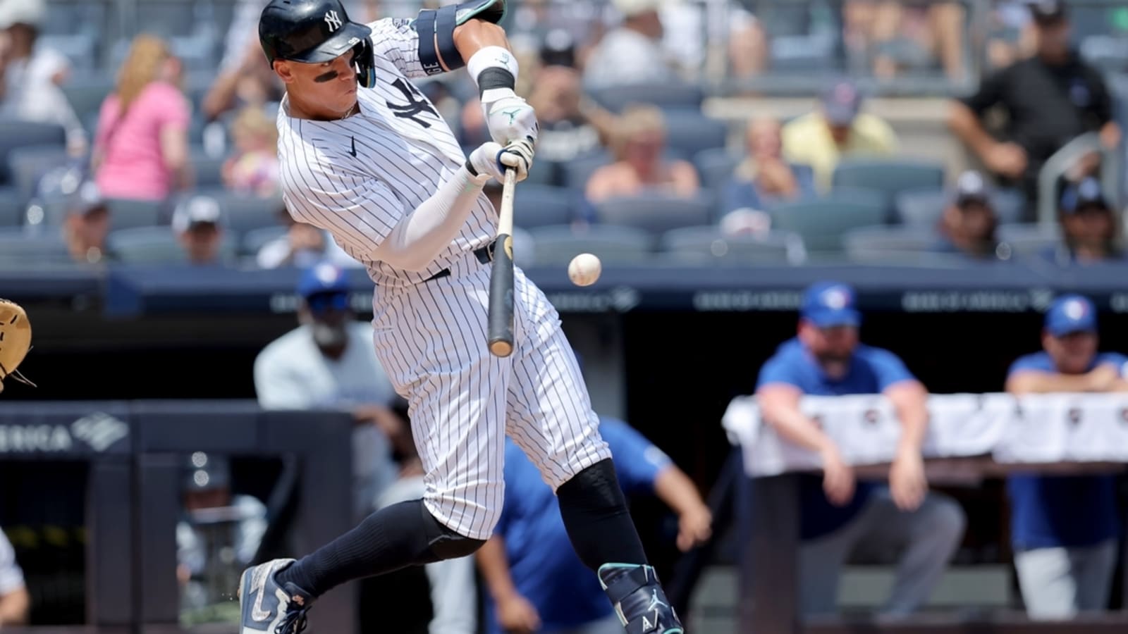 Aaron Judge clubs 41st HR as Yankees bash Blue Jays