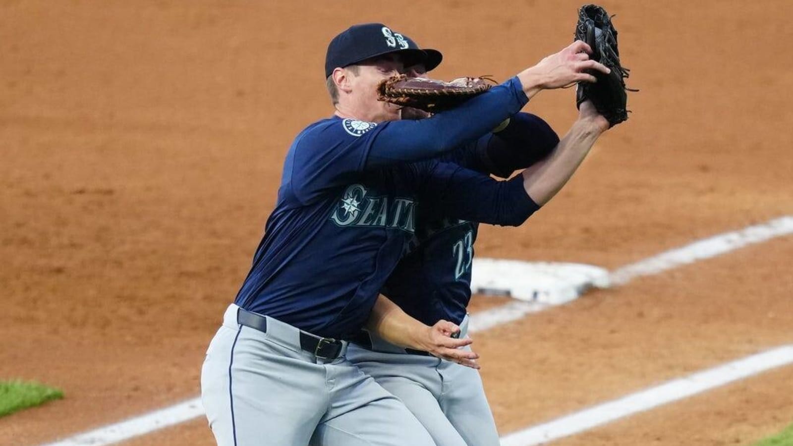 Mariners bully Rockies, earn split of twin bill