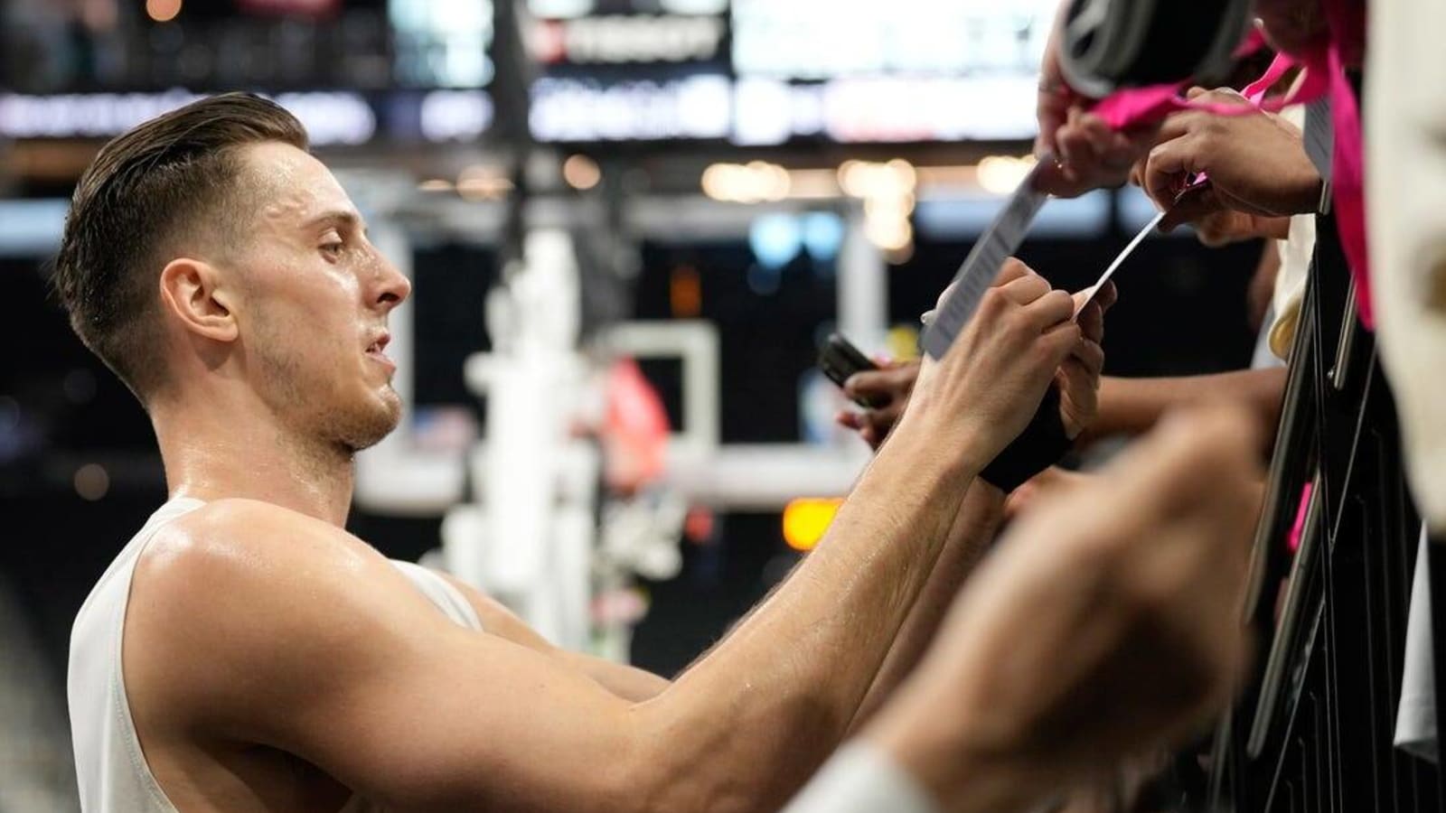 Shoulder surgery on tap for Spurs' Zach Collins