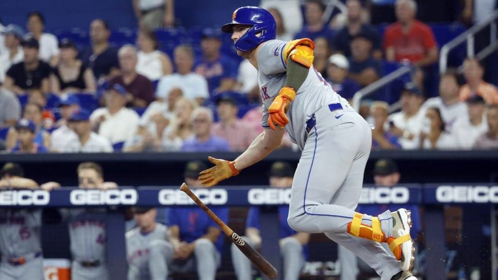 Marlins rally in 9th, defeat Mets in 10th